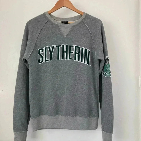 Harry Potter Sweatshirt Unisex Small Slytherin Wizarding World Universal Studios - Picture 1 of 9